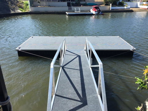 Ground Floor, Family Unit On The Canal With Free WIFI! - Hotels Melbourne 2