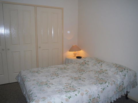 Ground Floor, Family Unit On The Canal With Free WIFI! - Hotels Melbourne 8
