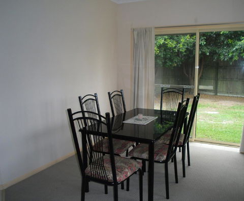 Ground Floor, Family Unit On The Canal With Free WIFI! - Hotels Melbourne 13