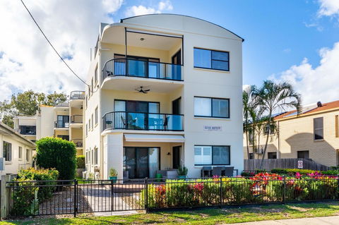 Waterfront Views From Private Rooftop Balcony - Bayview South Esp, Bongaree - Hotels Melbourne 0