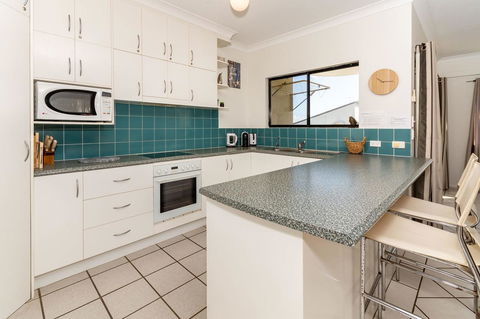 Waterfront Views From Private Rooftop Balcony - Bayview South Esp, Bongaree - Hotels Melbourne 8