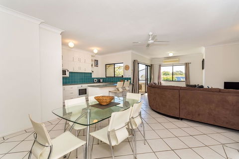 Waterfront Views From Private Rooftop Balcony - Bayview South Esp, Bongaree - Hotels Melbourne 3