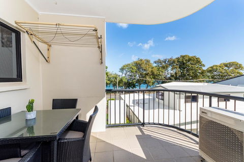 Waterfront Views From Private Rooftop Balcony - Bayview South Esp, Bongaree - Hotels Melbourne 17
