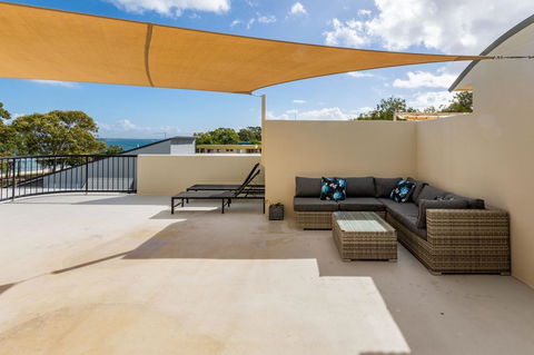Waterfront Views From Private Rooftop Balcony - Bayview South Esp, Bongaree - Hotels Melbourne 13