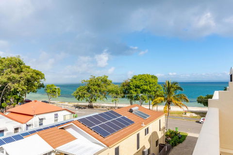 Waterfront Views From Private Rooftop Balcony - Bayview South Esp, Bongaree - Hotels Melbourne 5