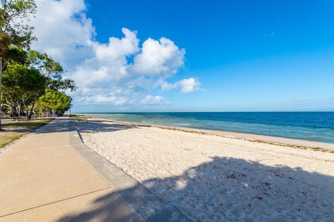 Waterfront Views From Private Rooftop Balcony - Bayview South Esp, Bongaree - Hotels Melbourne 1
