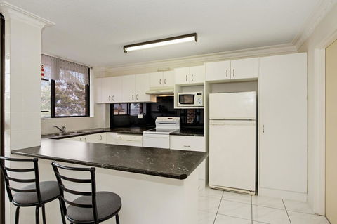 Huge Top Floor Unit Across The Road....Waterfront!! - Hotels Melbourne 7