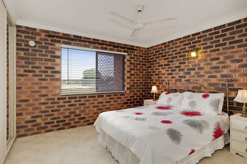 Huge Top Floor Unit Across The Road....Waterfront!! - Hotels Melbourne 13
