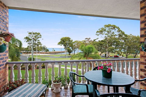 Huge Top Floor Unit Across The Road....Waterfront!! - Hotels Melbourne 0