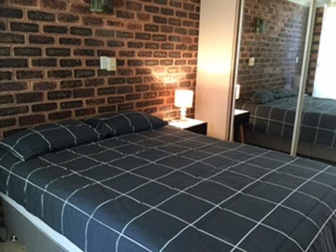Huge Top Floor Unit Across The Road....Waterfront!! - Hotels Melbourne 6