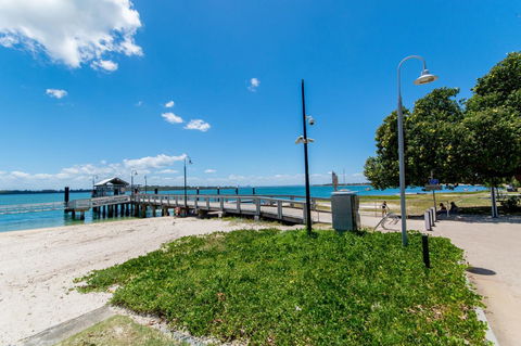 Huge Top Floor Unit Across The Road....Waterfront!! - Hotels Melbourne 5