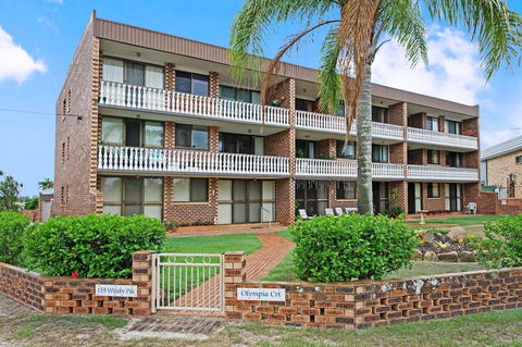 Huge Top Floor Unit Across The Road....Waterfront!! - Hotels Melbourne 19