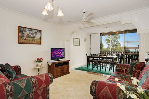 Huge Top Floor Unit Across The Road....Waterfront!! - Hotels Melbourne 3
