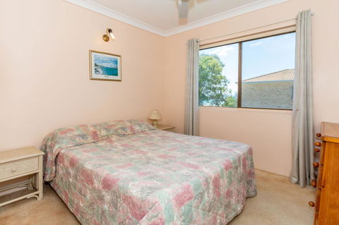 Water Views - Top Floor -Clearview Apartments South Esp, Bongaree - Hotels Melbourne 3