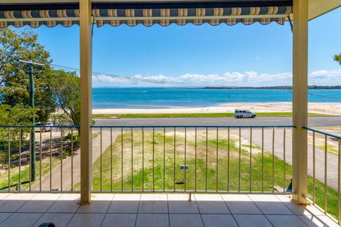 Water Views - Top Floor -Clearview Apartments South Esp, Bongaree - Hotels Melbourne 8