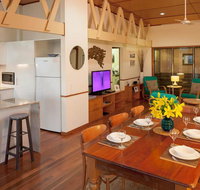 Claytons on Cylinder Beach Front - Hotels Melbourne