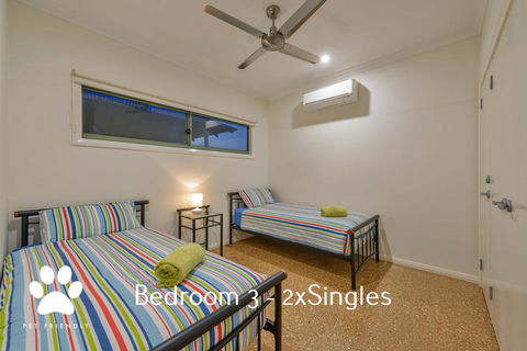 1 Kestrel Place - Great House With A Massive Garage - Hotels Melbourne 3
