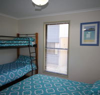 1 Naiad Court - Lowset family home with swimming pool and covered deck. Pet friendly - Hotels Melbourne
