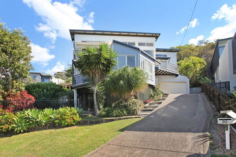 10 Barra Crescent, Coolum Beach, 500 BOND, WIFI, Walking Distance To Beach - Hotels Melbourne 0