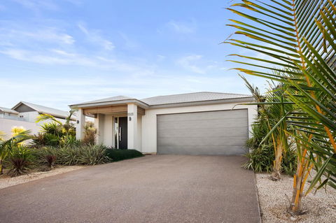 108 Madaffari Drive - Caretta - Luxurious Marina Home With A Spa And Free WiFi - Hotels Melbourne 2