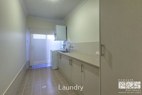 11 Kestrel Place - PRIVATE JETTY - Hotels Melbourne 3