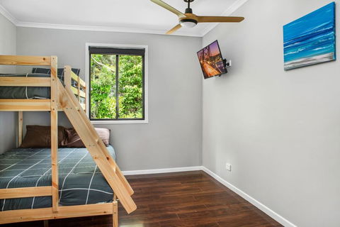 11 Naiad Court - Rainbow Shores, Fantastic Family Retreat, Swimming Pool, 200m To Beach, Free Wi-Fi - Hotels Melbourne 1