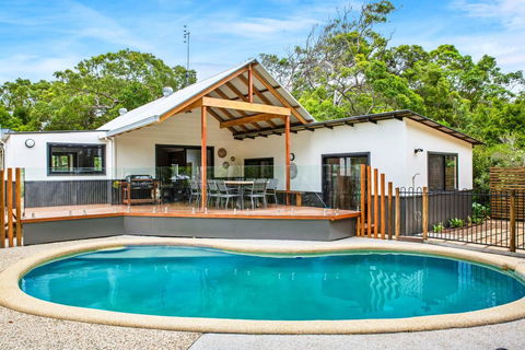 11 Naiad Court - Rainbow Shores, Fantastic Family Retreat, Swimming Pool, 200m To Beach, Free Wi-Fi - Hotels Melbourne 0