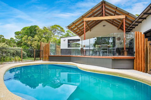 11 Naiad Court - Rainbow Shores, Fantastic Family Retreat, Swimming Pool, 200m To Beach, Free Wi-Fi - Hotels Melbourne 2