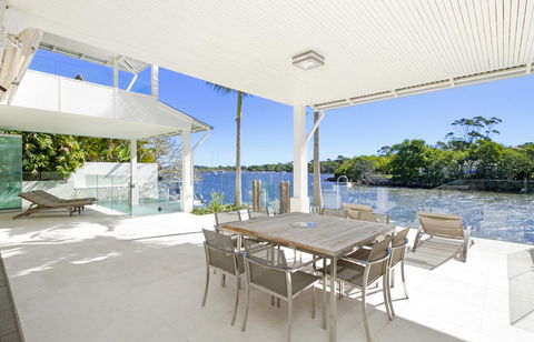 12 Noosa Parade - Hotels Melbourne 2