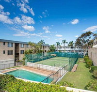 14 'THE DUNES' 38 MARINE DR - LARGE UNIT WITH POOL TENNIS COURT AND DIRECTLY ACROSS FROM FINGAL - Hotels Melbourne