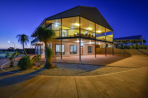 16 Crevalle Way - Fantastic House With Gulf Views - Hotels Melbourne 0