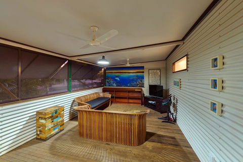 17 Ningaloo Street - Ultimate Exmouth Lifestyle - Pet-Friendly Holiday Home With A Pool - Hotels Melbourne 2