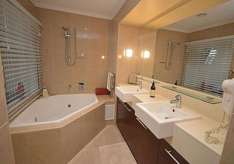 2 BDR/Apt/Foxtel/WiFi/Pool/parking/Spa/Hervey Bay - Hotels Melbourne 2