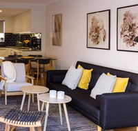 2 Bdrm Apt in Annandale with Courtyard  Parking - Hotels Melbourne