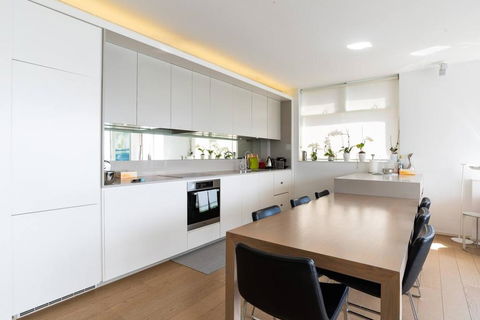 2 Bedroom Apartment With Bay View - Hotels Melbourne 1