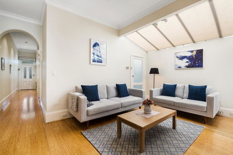 2-Bed House With Patio Near Bars And Restaurants - Hotels Melbourne 1