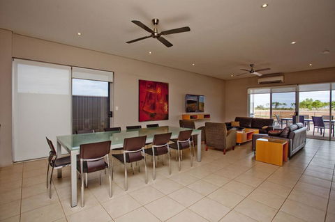 21 Corella Court - PRIVATE JETTY & POOL - Hotels Melbourne 3