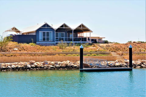 22 Kestrel Place- PRIVATE JETTY - Hotels Melbourne 1
