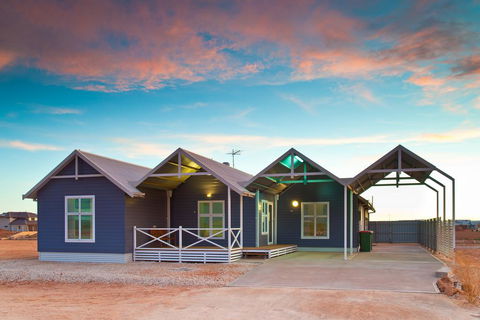 22 Kestrel Place- PRIVATE JETTY - Hotels Melbourne 0