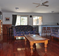 23 Carlo Road - Lowset family home within walking distance to the shopping centre. Pet friendly - Hotels Melbourne