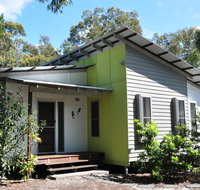 24 Esprit Drive - Beach home with open plan living and walking distance to beach - Hotels Melbourne