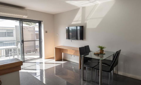 Cardiff Executive Apartments - Hotels Melbourne 4