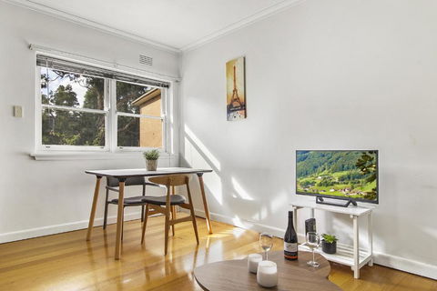 Comfy One-Bedroom Unit Between City And Airport - Hotels Melbourne 3