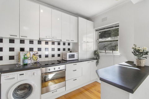 Comfy One-Bedroom Unit Between City And Airport - Hotels Melbourne 2