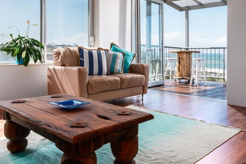 2BR Coolum Beachfront , 180 Views , Wine, Netflix - Hotels Melbourne 2