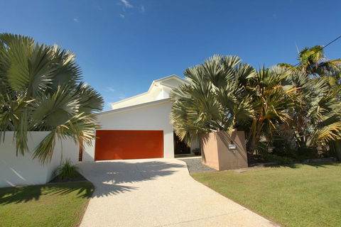 3 Bauhinia Crescent Marcoola - PET FRIENDLY, LINEN SUPPLIED, 500 BOND - Hotels Melbourne 0