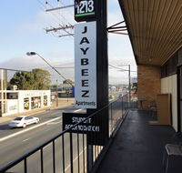 3 BEDROOM APARTMENT ST MARYS - Hotels Melbourne