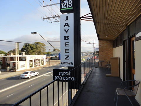 3 BEDROOM APARTMENT ST MARYS - Hotels Melbourne 0