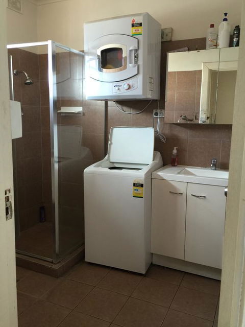 3 BEDROOM APARTMENT ST MARYS - Hotels Melbourne 1