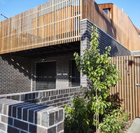 3-Bed House With Rooftop and Parking Near Yarra Park - Hotels Melbourne